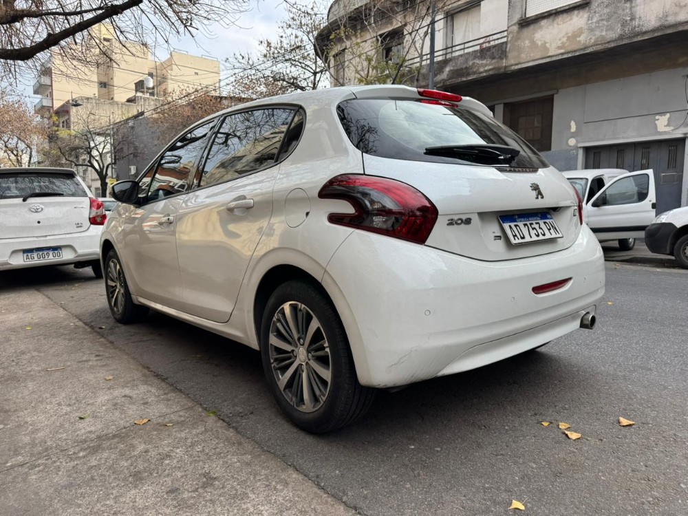 Peugeot 208 Feline — foto 4